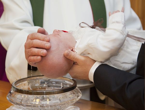 Jak przygotować się do urządzenia chrztu dziecka?